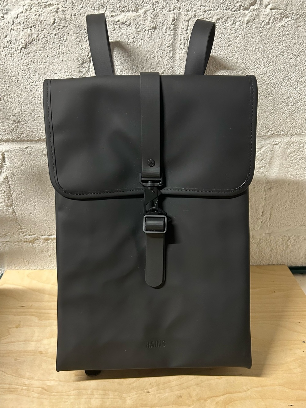 RAINS Matte Black Rucksack Backpack Waterproof Hike Travel 13400, NWOT